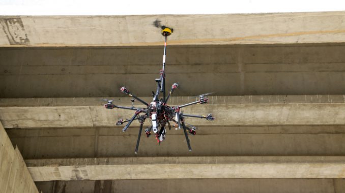 robotechnics CATEC robot inspeccionando puentes